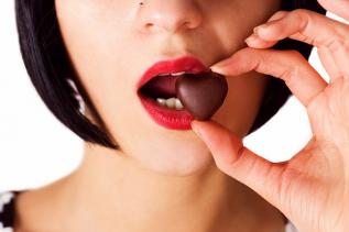 Cuatro propiedades del chocolate negro que te harán lucir más bella